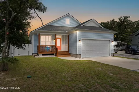 215 NE 51st St, Oak Island, NC 28465