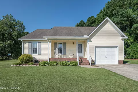 653 Fox Chase Ln, Winterville, NC 28590