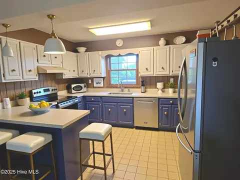 Kitchen - 3117 Coras Grove Rd, Watha, NC 28478 photo 2 of 2