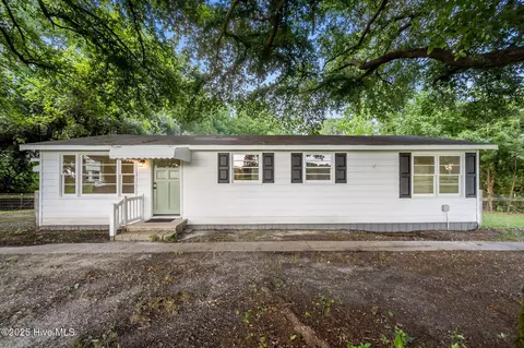 254 Woodland Church Rd, Albertson, NC 28508