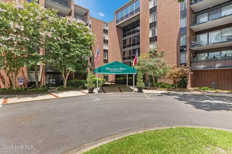 1100 Clarendon St #203, Fayetteville, NC 28305