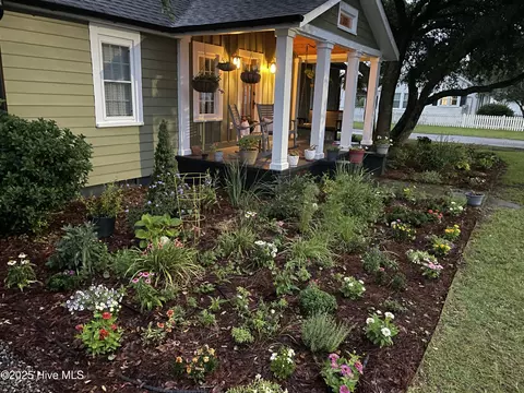 102 Carteret Ave, Beaufort, NC 28516