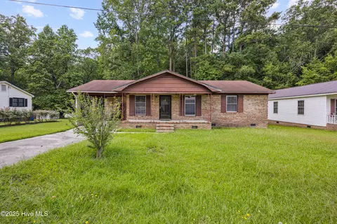 502 Mountain St, Windsor, NC 27983