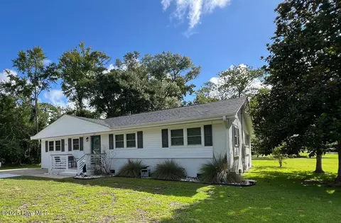 109 Yaupon Dr, Cape Carteret, NC 28584