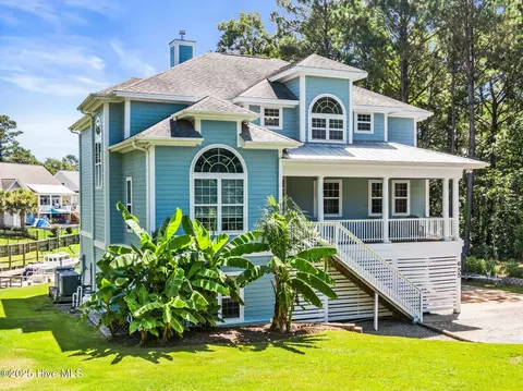 655 Hughes Rd, Hampstead, NC 28443