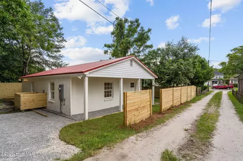 1015 Shaws Aly, Wilmington, NC 28401