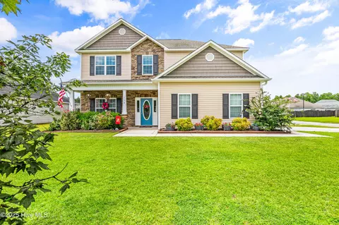 138 Cavalier Dr, Jacksonville, NC 28546