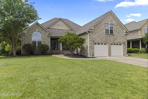 99 Sir Walter Ct, Hampstead, NC 28443