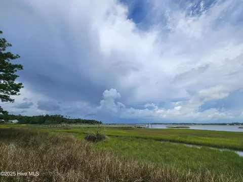 240 River Reach Dr, Swansboro, NC 28584