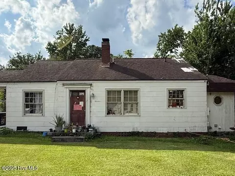303 Stratford Rd, Jacksonville, NC 28540