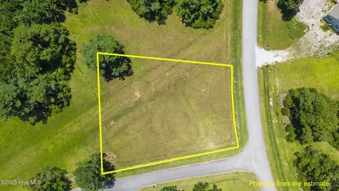 5200 Albemarle Dr, Oriental, NC 28571