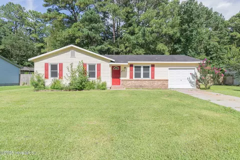 512 Walnut Dr, Jacksonville, NC 28540