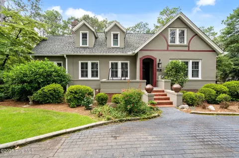 132 Longleaf Rd, Southern Pines, NC 28387