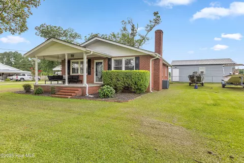 840 S Nc Highway 111, Chinquapin, NC 28521