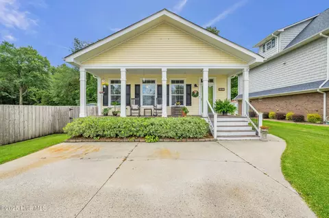 2498 Waccamaw Shores Rd, Lake Waccamaw, NC 28450