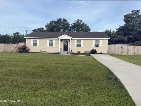 48 Riegel Dr, Hubert, NC 28539