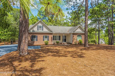 5 Pine Glen Ct, Foxfire Village, NC 27281