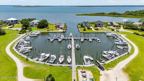 409 Island Dr #2, Beaufort, NC 28516