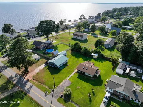 305 Beachview Dr, Edenton, NC 27932