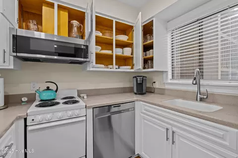 Kitchen - 85 Pine Valley Rd # 65, Pinehurst, NC 28374 photo 2 of 4