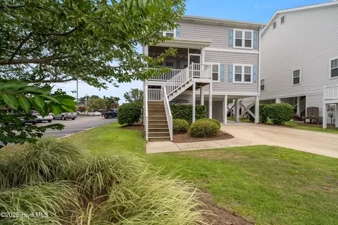 307 Lumberton Ave #1A, Carolina Beach, NC 28428