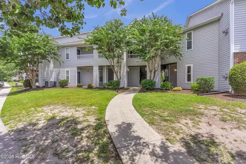4122 Breezewood Dr #203, Wilmington, NC 28412
