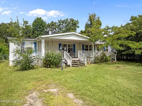 1274 Newport Loop Rd, Newport, NC 28570
