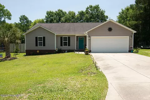 202 Hominy Ct, Hubert, NC 28539