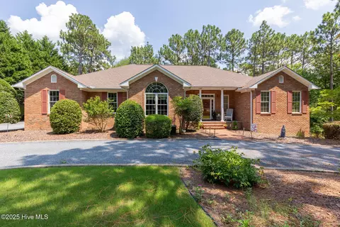 181 James Dr, West End, NC 27376