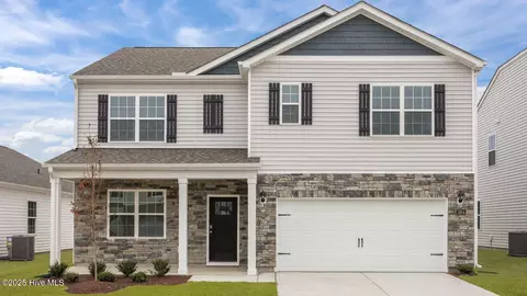 1604 Stonebriar Dr, Winterville, NC 28590