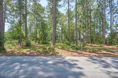 16 Moore Dr, Pinehurst, NC 28374