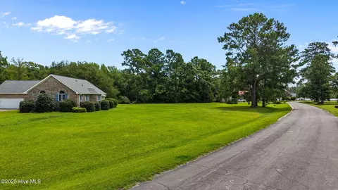 9335 Doris Dr, Oriental, NC 28571
