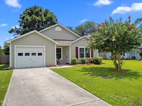 834 S Dogwood Ln, Swansboro, NC 28584