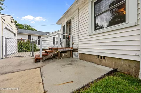 Exterior - 345 E 13th St, Washington, NC 27889 photo 7 of 9