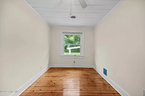 Bedroom - 345 E 13th St, Washington, NC 27889 photo 3 of 11