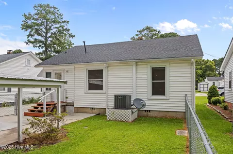 Exterior - 345 E 13th St, Washington, NC 27889 photo 2 of 9