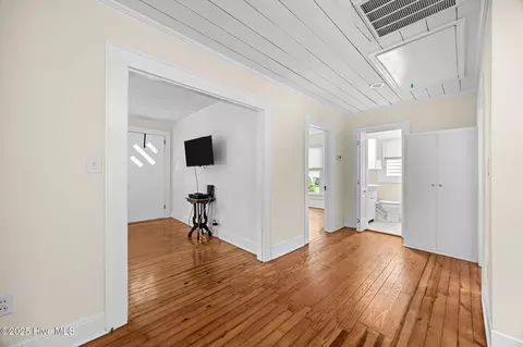 Entry Way - 345 E 13th St, Washington, NC 27889 photo 1 of 2