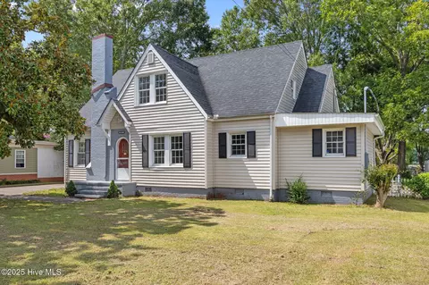 415 Bordeaux St, Jacksonville, NC 28540