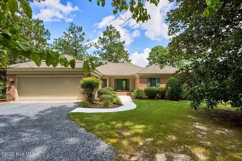 44 Highland View Dr, Southern Pines, NC 28387