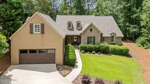 209 Hunter Trl, Southern Pines, NC 28387