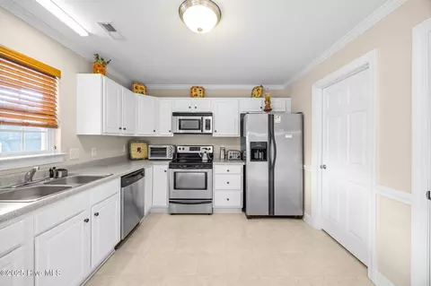Kitchen - 300 S Square Dr #B, Winterville, NC 28590 photo 2 of 3