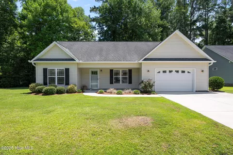 403 Satterfield Dr, New Bern, NC 28560