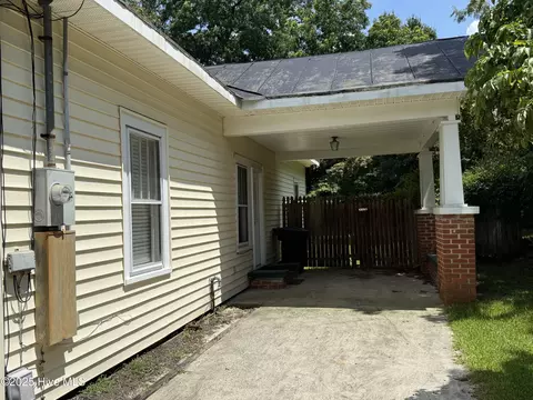 306 E Johnson St, Clinton, NC 28328 photo 5