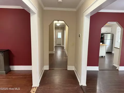 306 E Johnson St, Clinton, NC 28328 photo 8