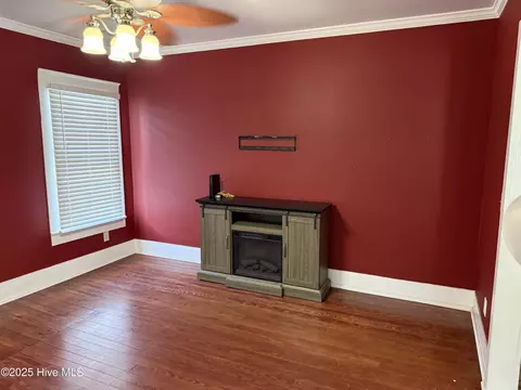 306 E Johnson St, Clinton, NC 28328 photo 7