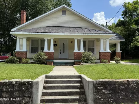 306 E Johnson St, Clinton, NC 28328