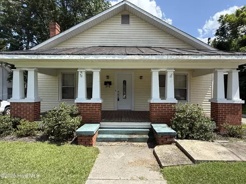 306 E Johnson St, Clinton, NC 28328 photo 3