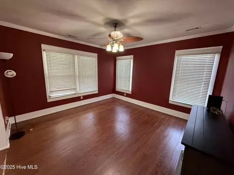 306 E Johnson St, Clinton, NC 28328 photo 6