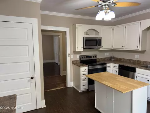 306 E Johnson St, Clinton, NC 28328 photo 12