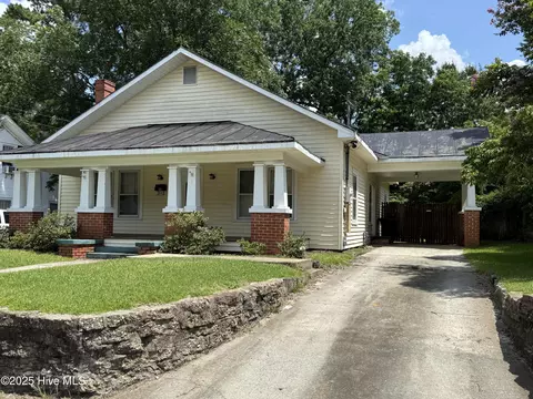 306 E Johnson St, Clinton, NC 28328 photo 4